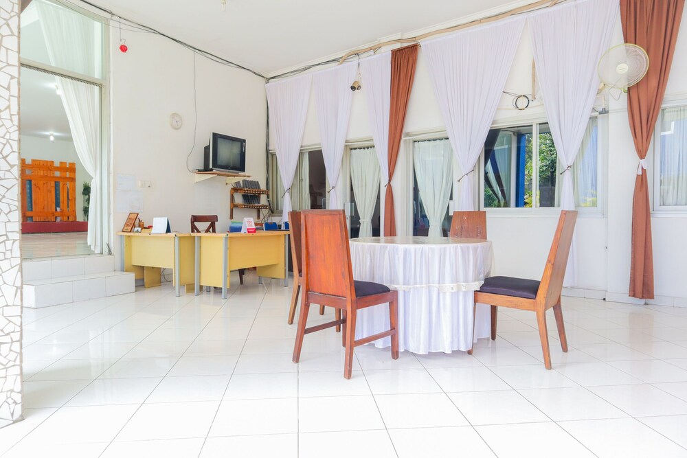 Hotel House Of Eva Syariah by OYO Rooms