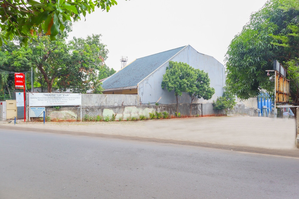Hotel House Of Eva Syariah by OYO Rooms
