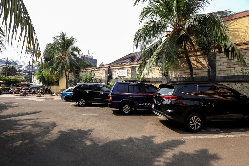 Hotel Kalisma Syariah by OYO Rooms