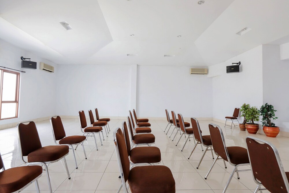 Hotel Kalisma Syariah by OYO Rooms