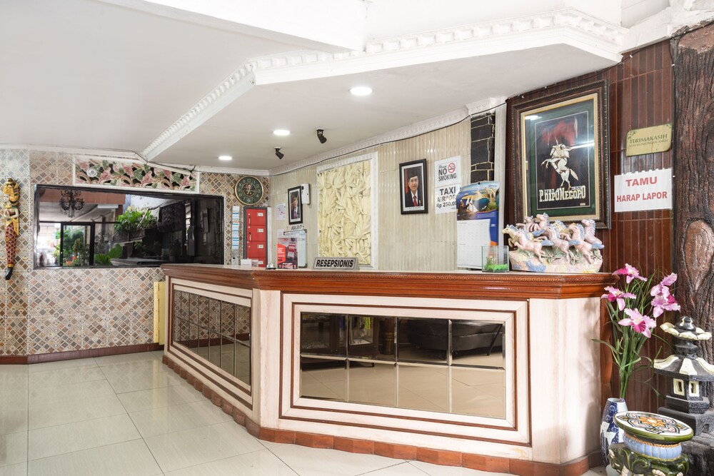 Hotel Karya by Reddoorz