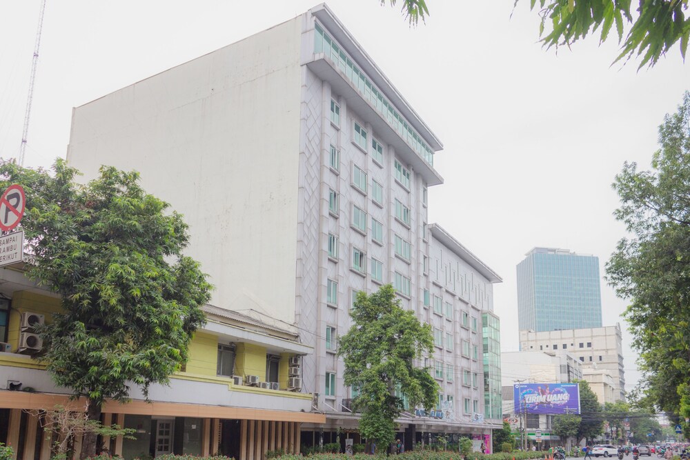 Hotel Melawai by OYO Rooms