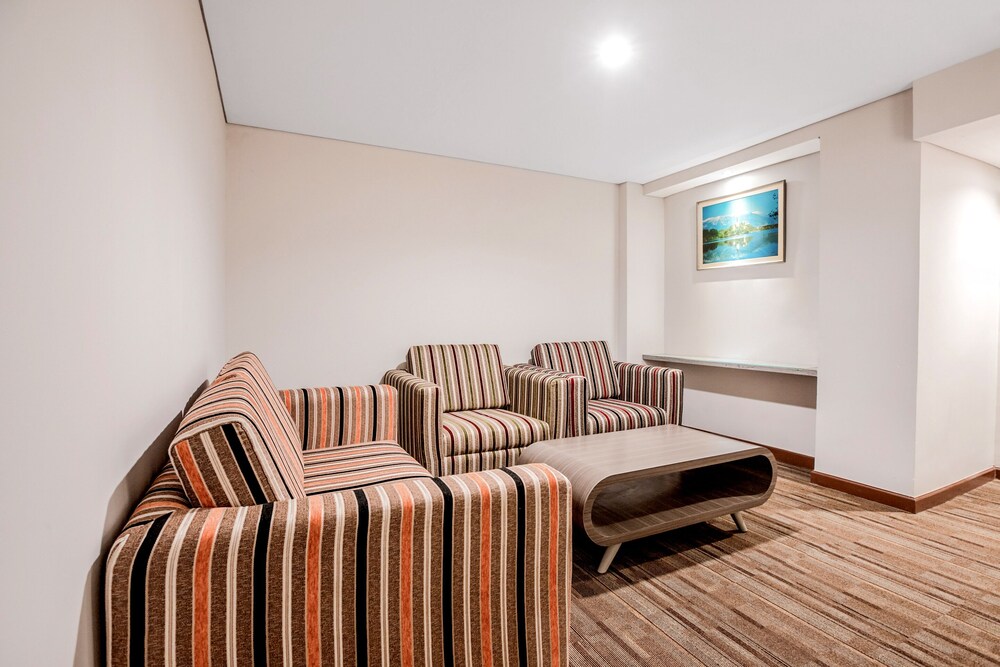 Hotel Melawai by OYO Rooms