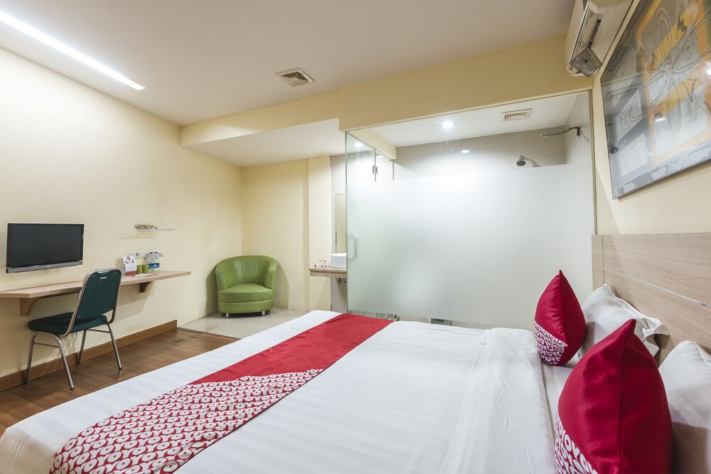 Hotel Rujia By OYO Rooms