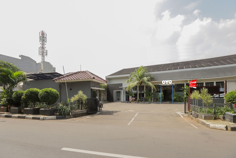Hotel Senen Indah by OYO Rooms