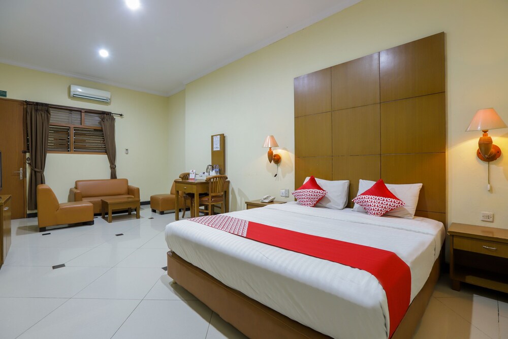 Hotel Senen Indah by OYO Rooms
