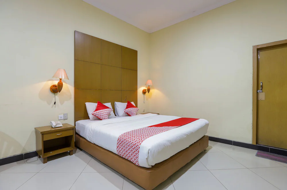 Hotel Senen Indah by OYO Rooms