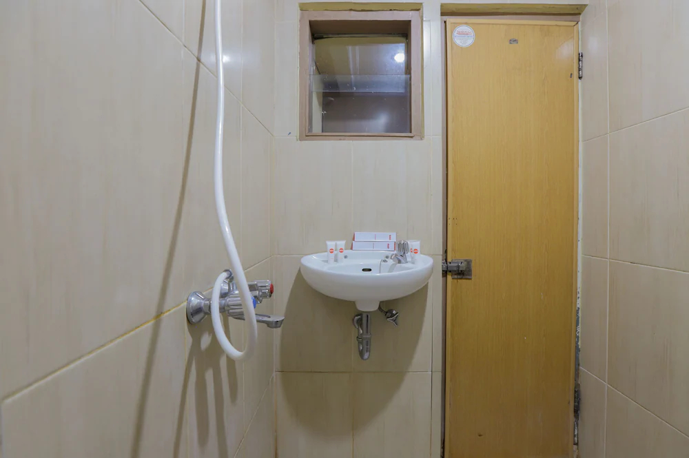 Hotel Senen Indah by OYO Rooms