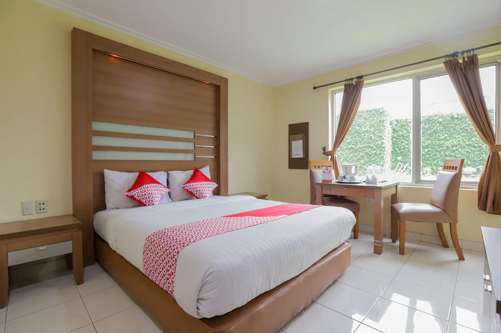 Hotel Senen Indah by OYO Rooms