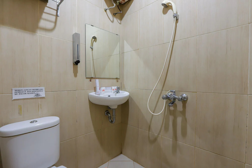 Hotel Senen Indah by OYO Rooms