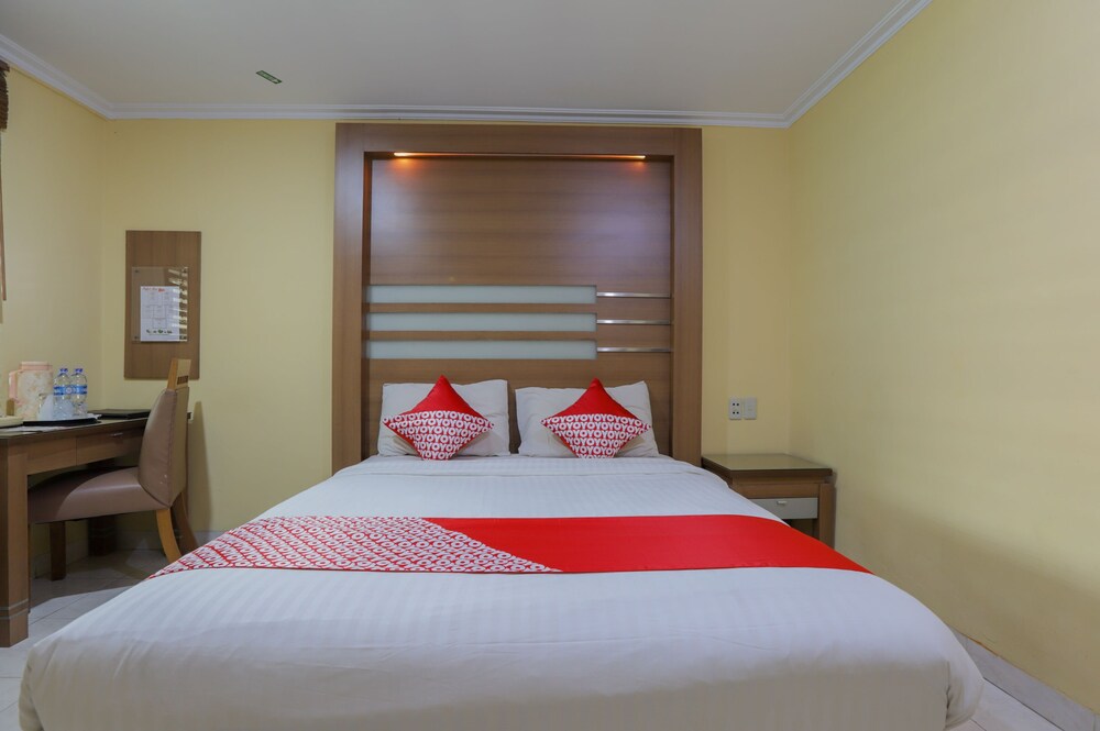 Hotel Senen Indah by OYO Rooms