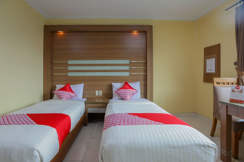 Hotel Senen Indah by OYO Rooms