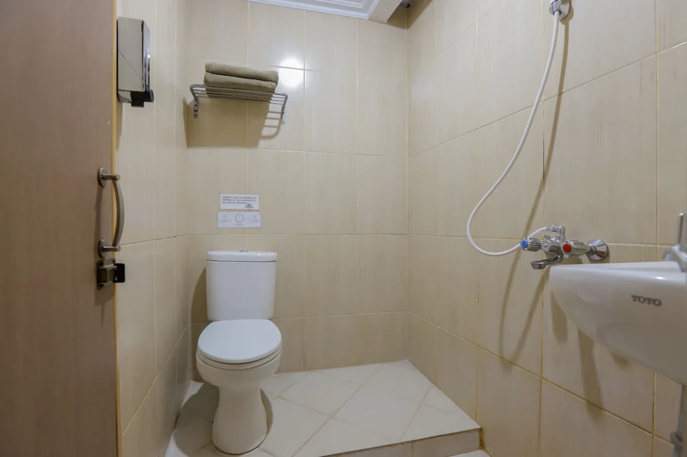 Hotel Senen Indah by OYO Rooms
