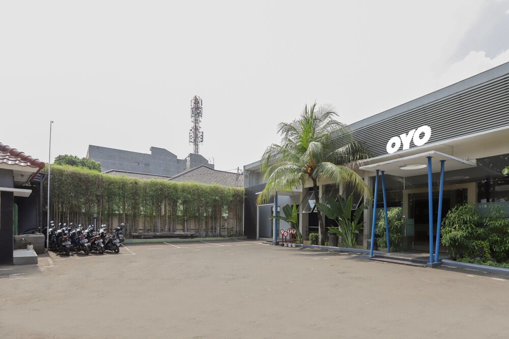 Hotel Senen Indah by OYO Rooms