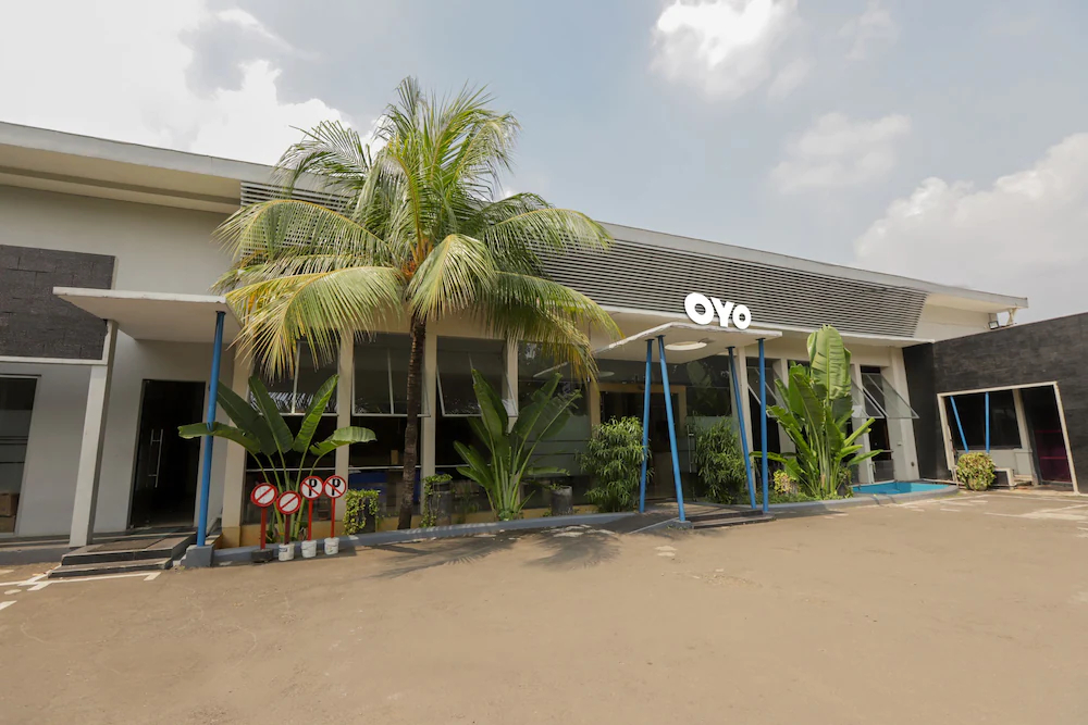 Hotel Senen Indah by OYO Rooms