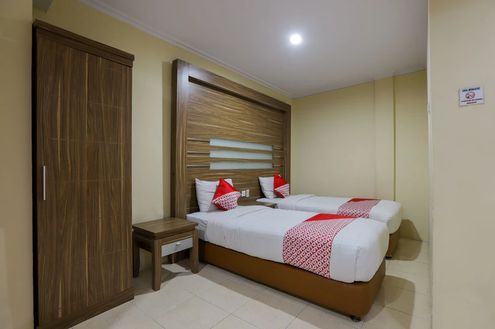 Hotel Senen Indah by OYO Rooms