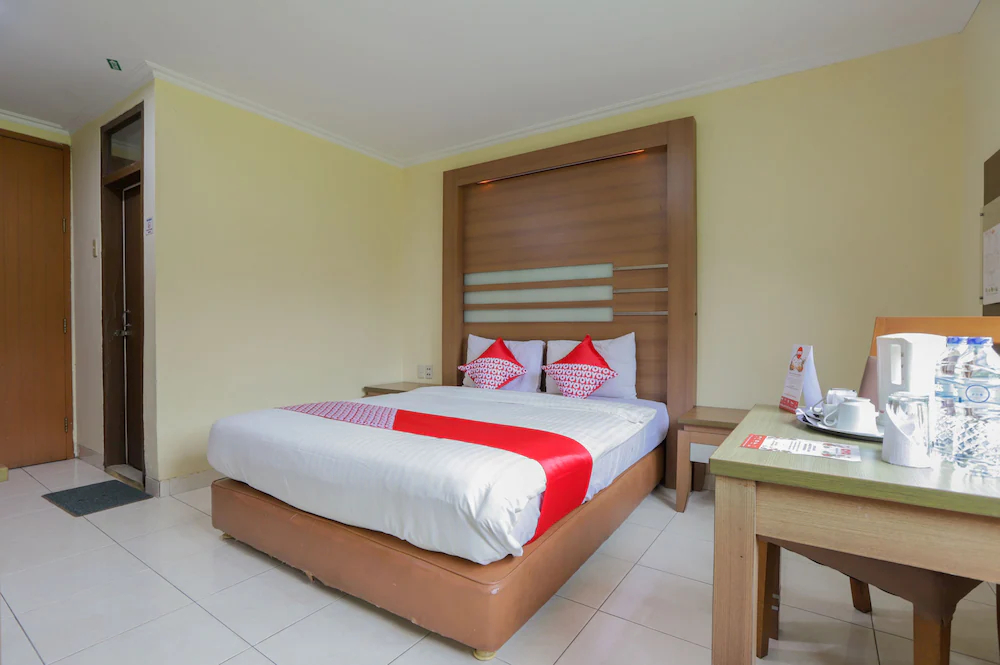 Hotel Senen Indah by OYO Rooms