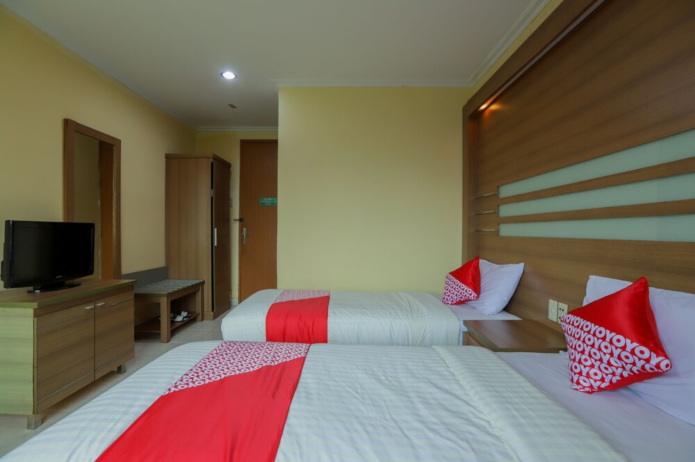 Hotel Senen Indah by OYO Rooms
