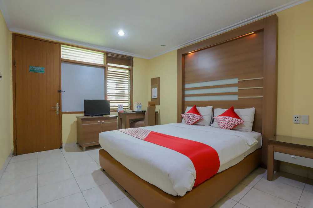 Hotel Senen Indah by OYO Rooms