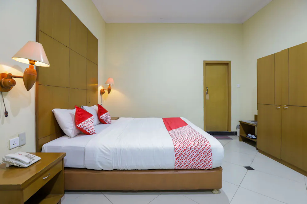 Hotel Senen Indah by OYO Rooms