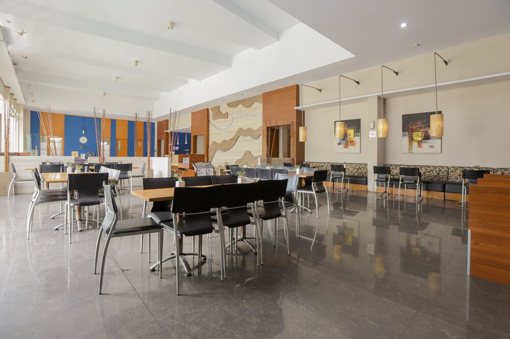 Hotel Senen Indah by OYO Rooms