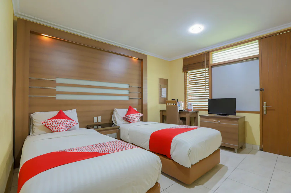 Hotel Senen Indah by OYO Rooms