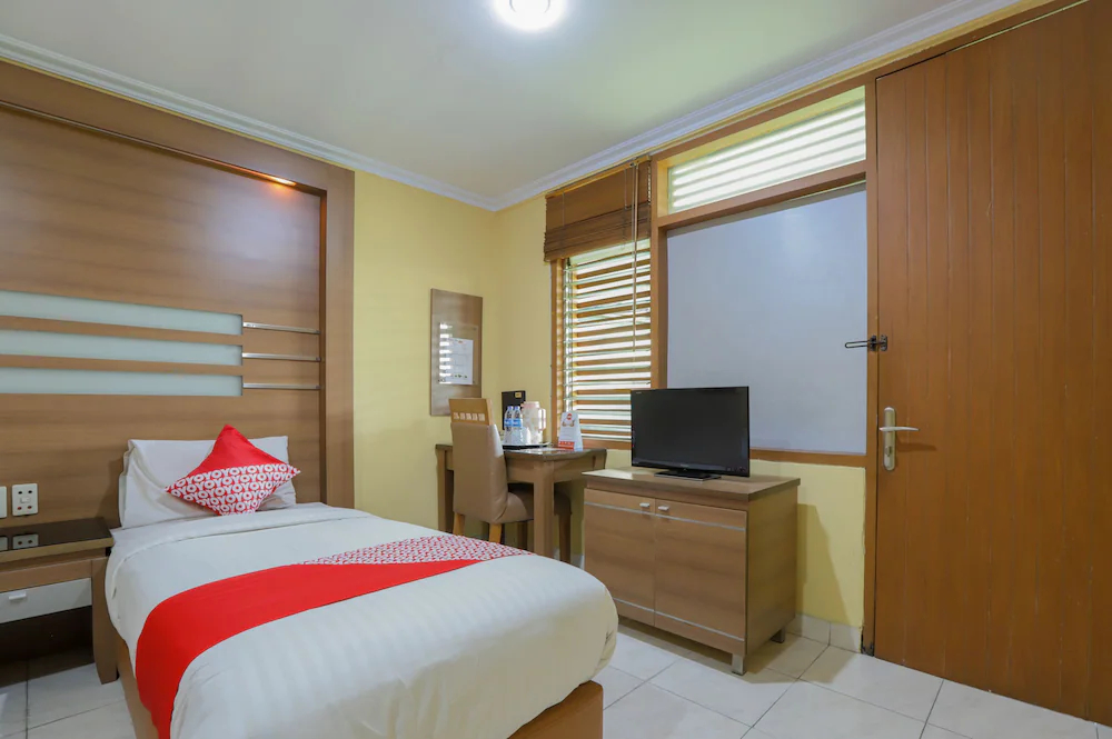 Hotel Senen Indah by OYO Rooms