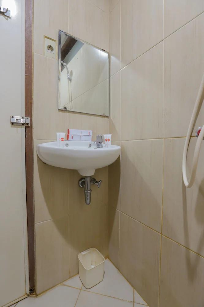 Hotel Senen Indah by OYO Rooms