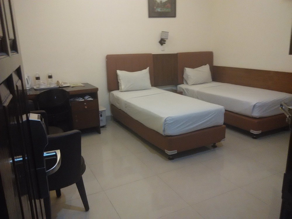 House of Arsonia Flamboyant