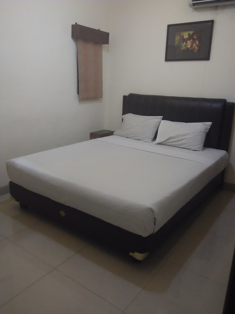 House of Arsonia Flamboyant