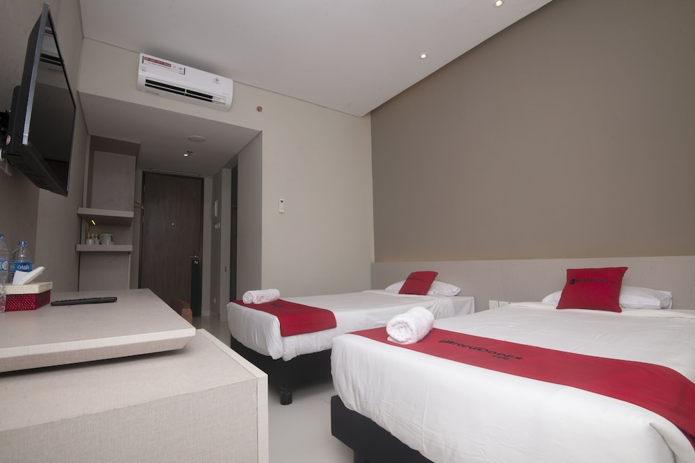 RedDoorz Plus @ Jakarta International Equestrian Park