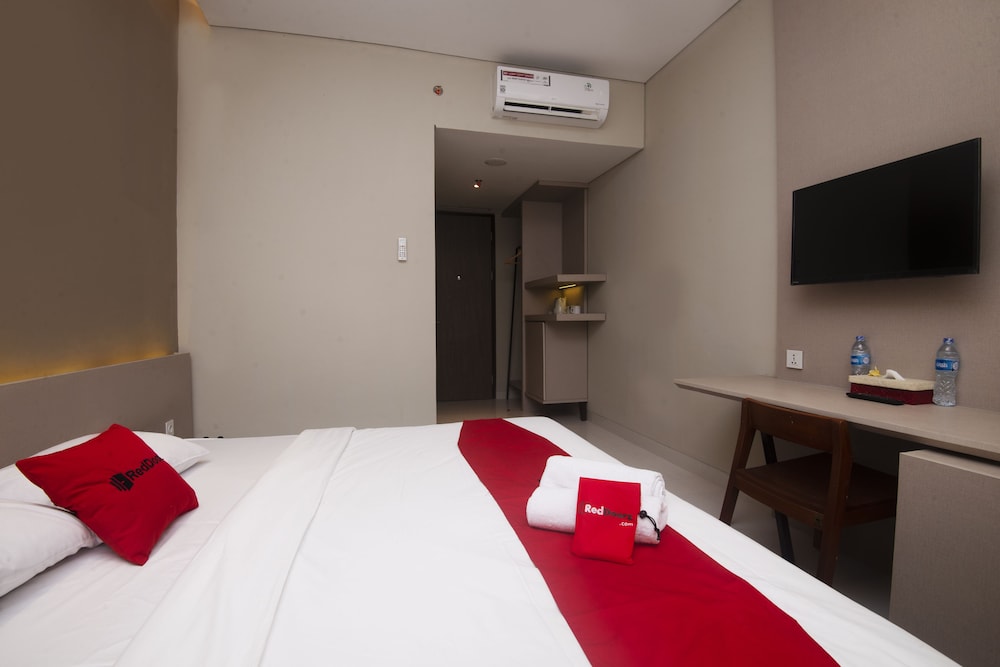 RedDoorz Plus @ Jakarta International Equestrian Park