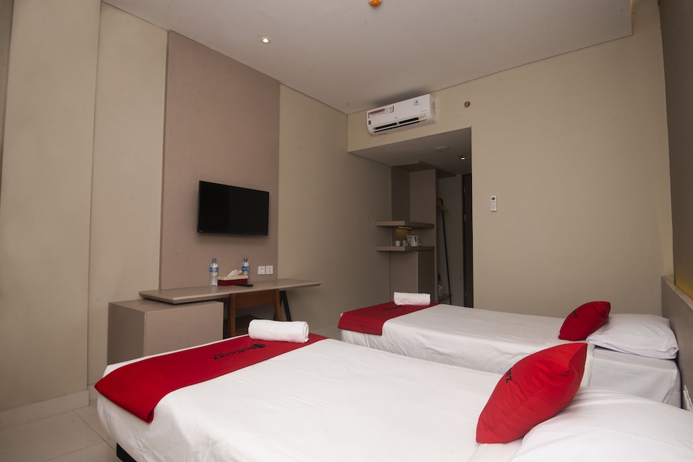 RedDoorz Plus @ Jakarta International Equestrian Park