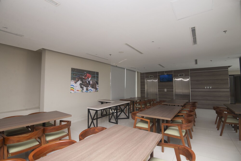 RedDoorz Plus @ Jakarta International Equestrian Park