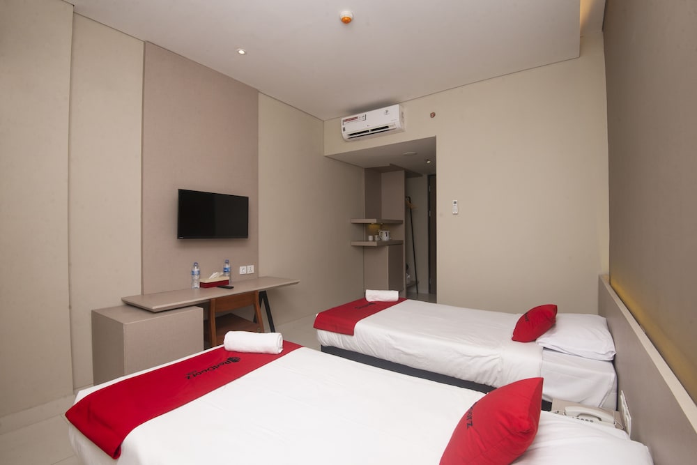 RedDoorz Plus @ Jakarta International Equestrian Park