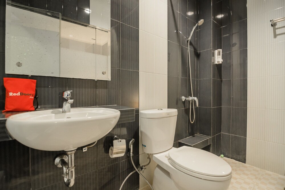 Joe Hotel by RedDoorz