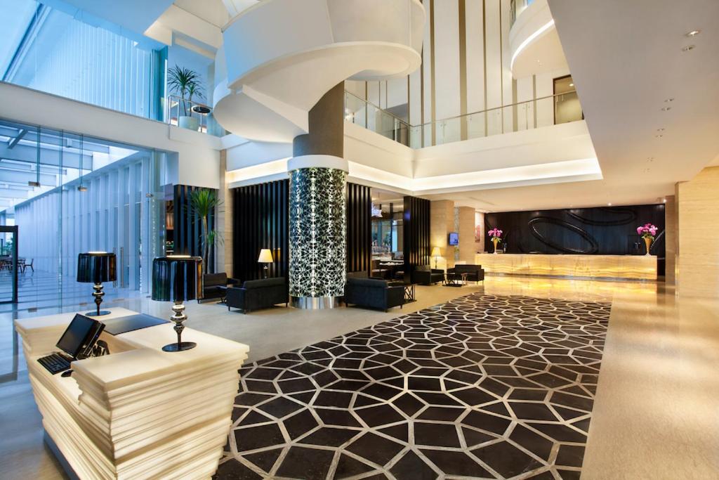 JS Luwansa Hotel & Convention Center