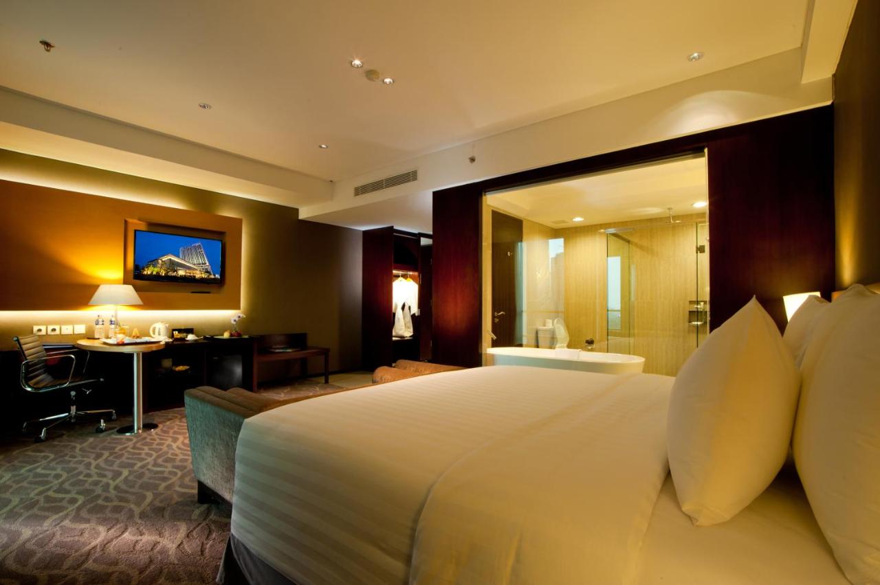 JS Luwansa Hotel & Convention Center