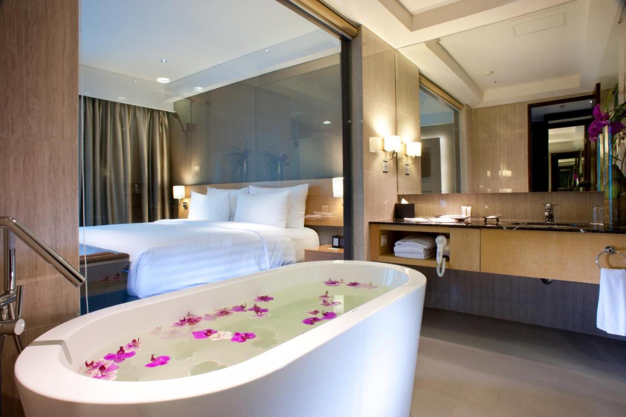 JS Luwansa Hotel & Convention Center