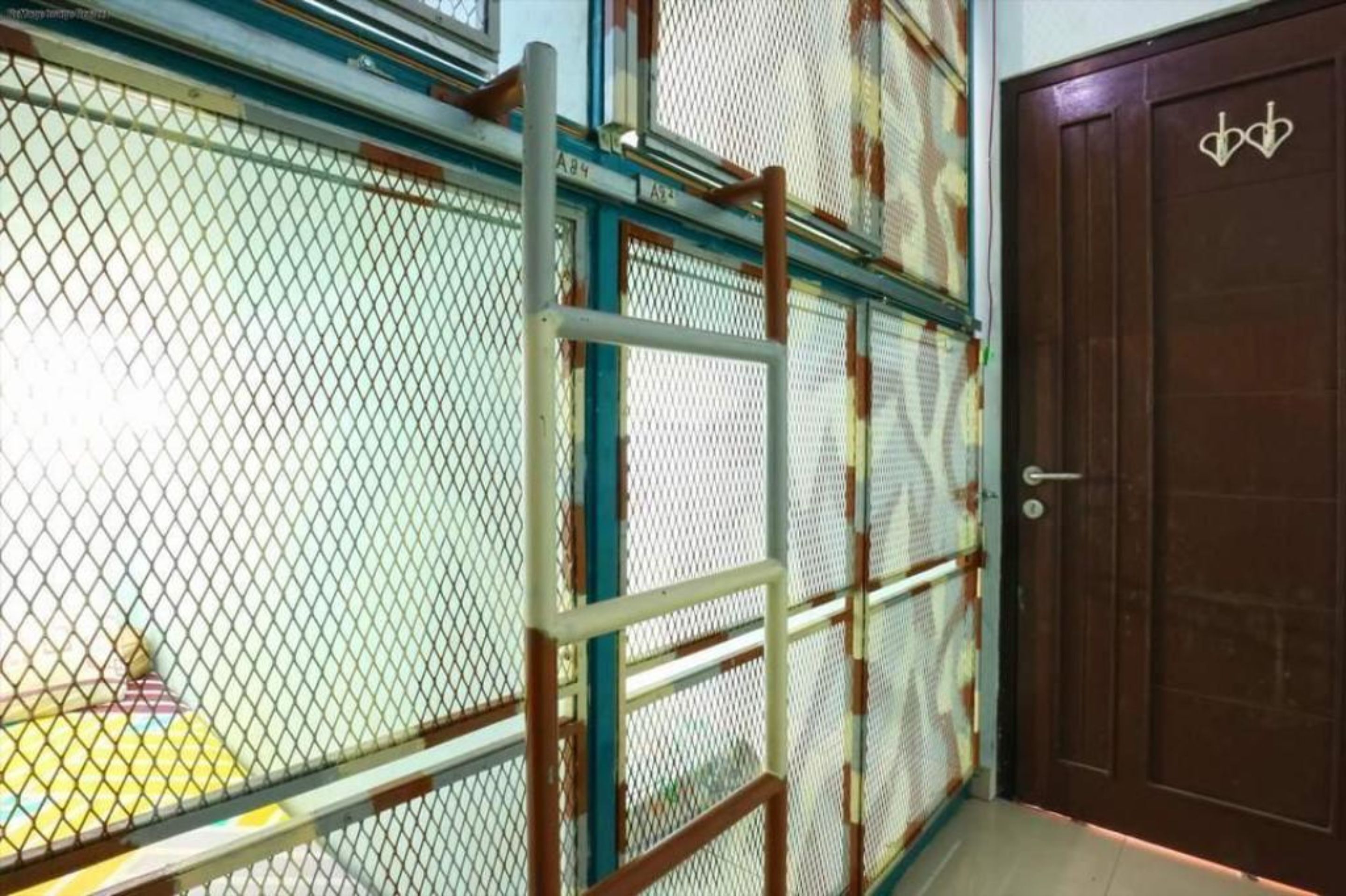 Kabin Kapsul Halte UI Depok - Male Only