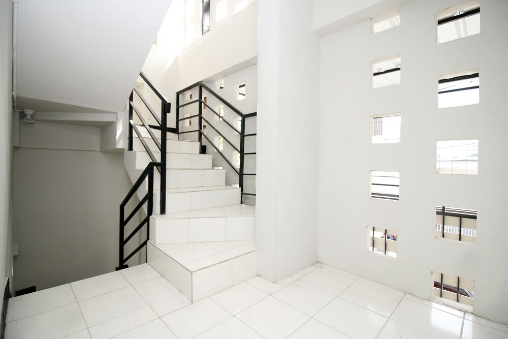 Kamar Keluarga Duri Kosambi II by Airy Rooms