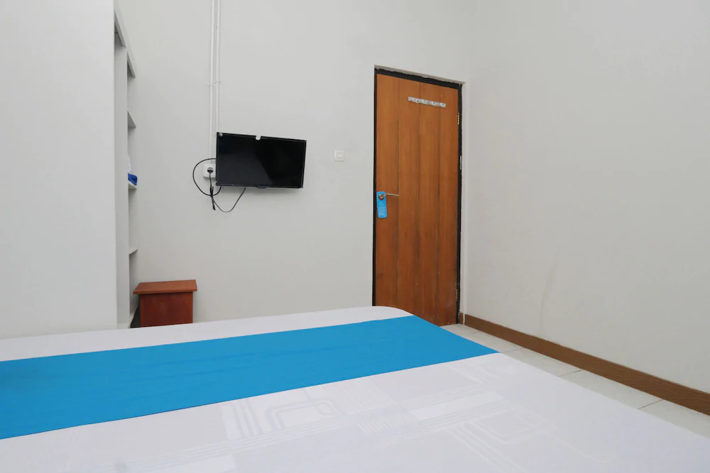 Kantorpos by Airy Rooms