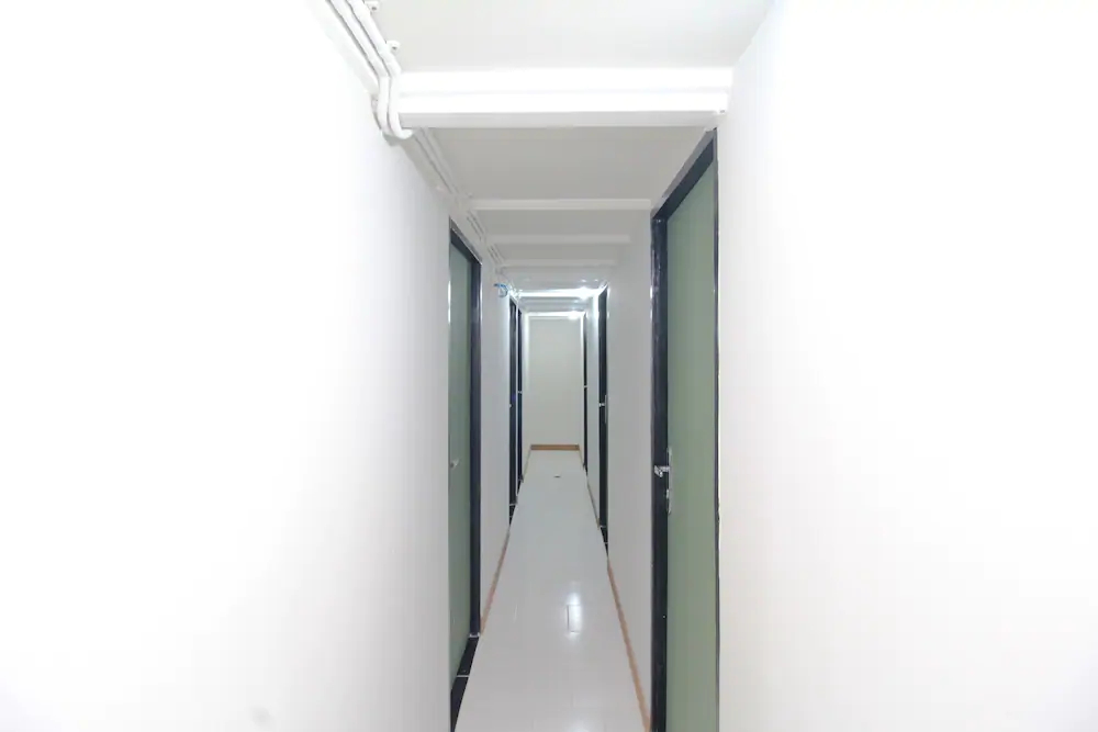 Kantorpos by Airy Rooms