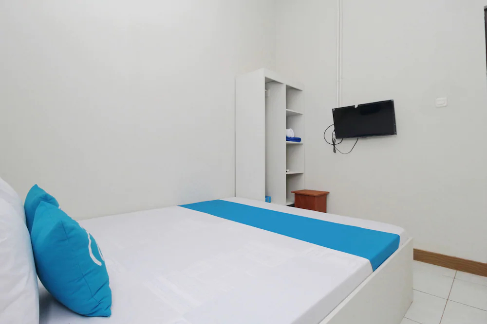 Kantorpos by Airy Rooms