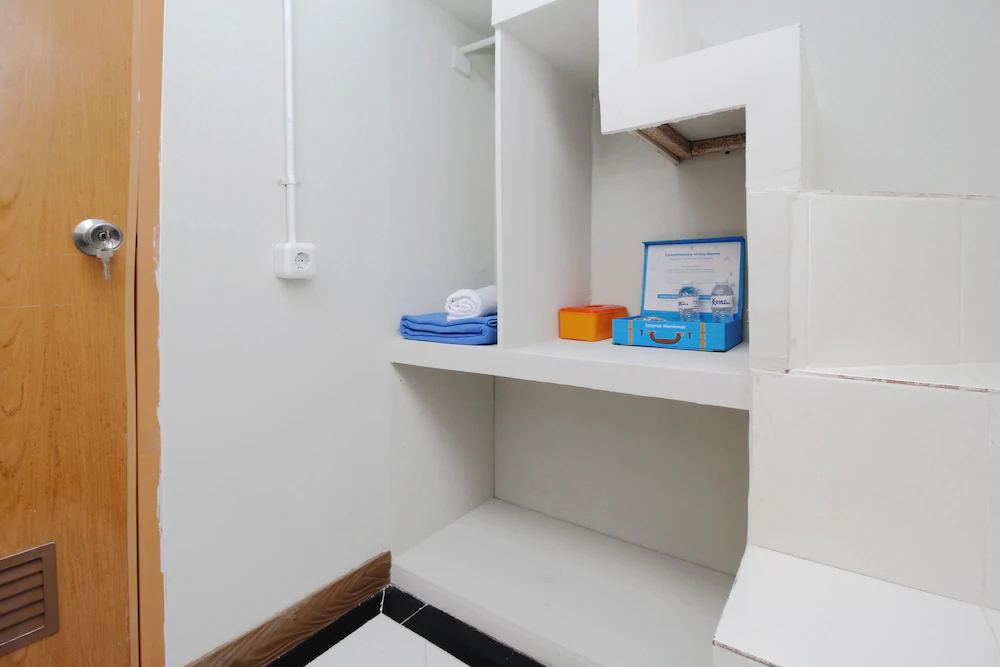 Kantorpos by Airy Rooms