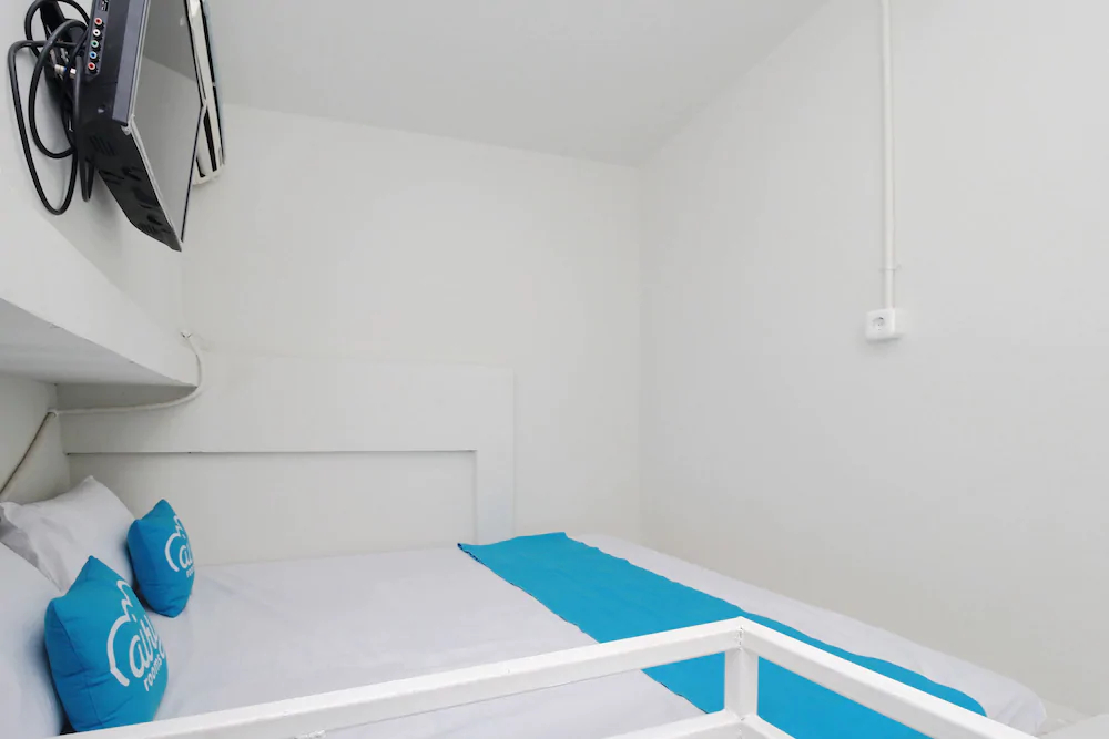 Kantorpos by Airy Rooms