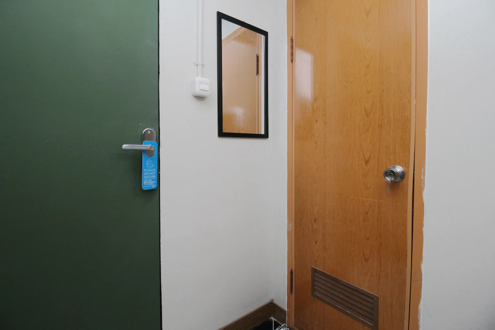 Kantorpos by Airy Rooms