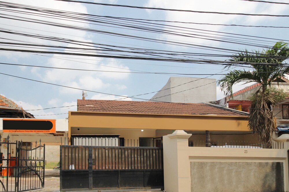 Kantorpos by Airy Rooms