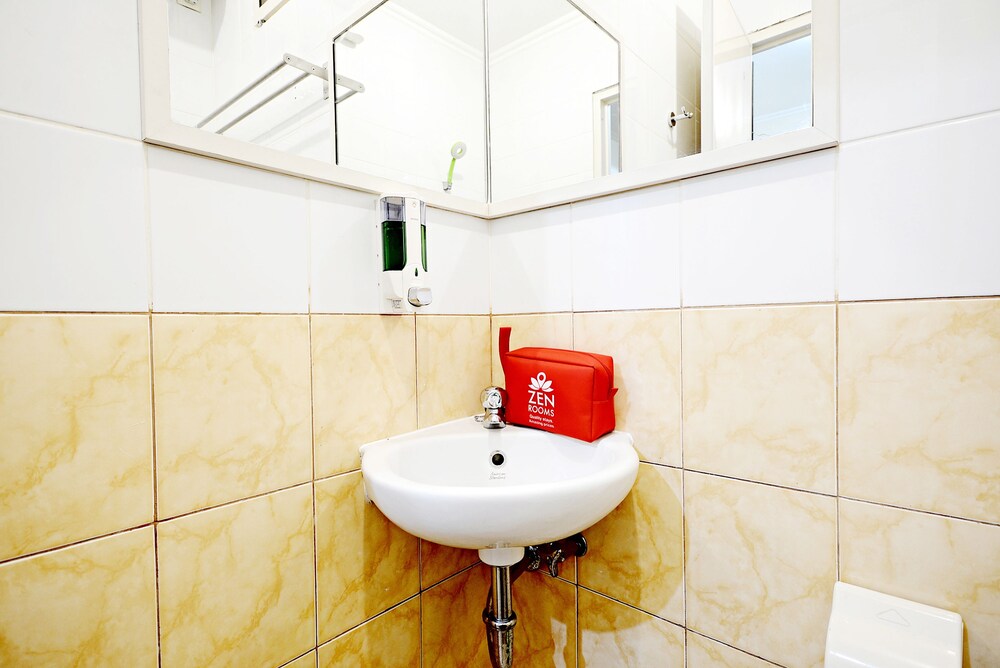 Kanto's Guest House by ZEN Rooms