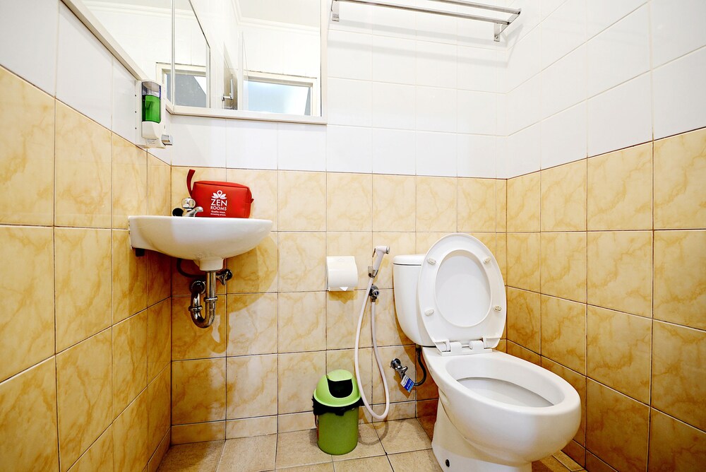 Kanto's Guest House by ZEN Rooms